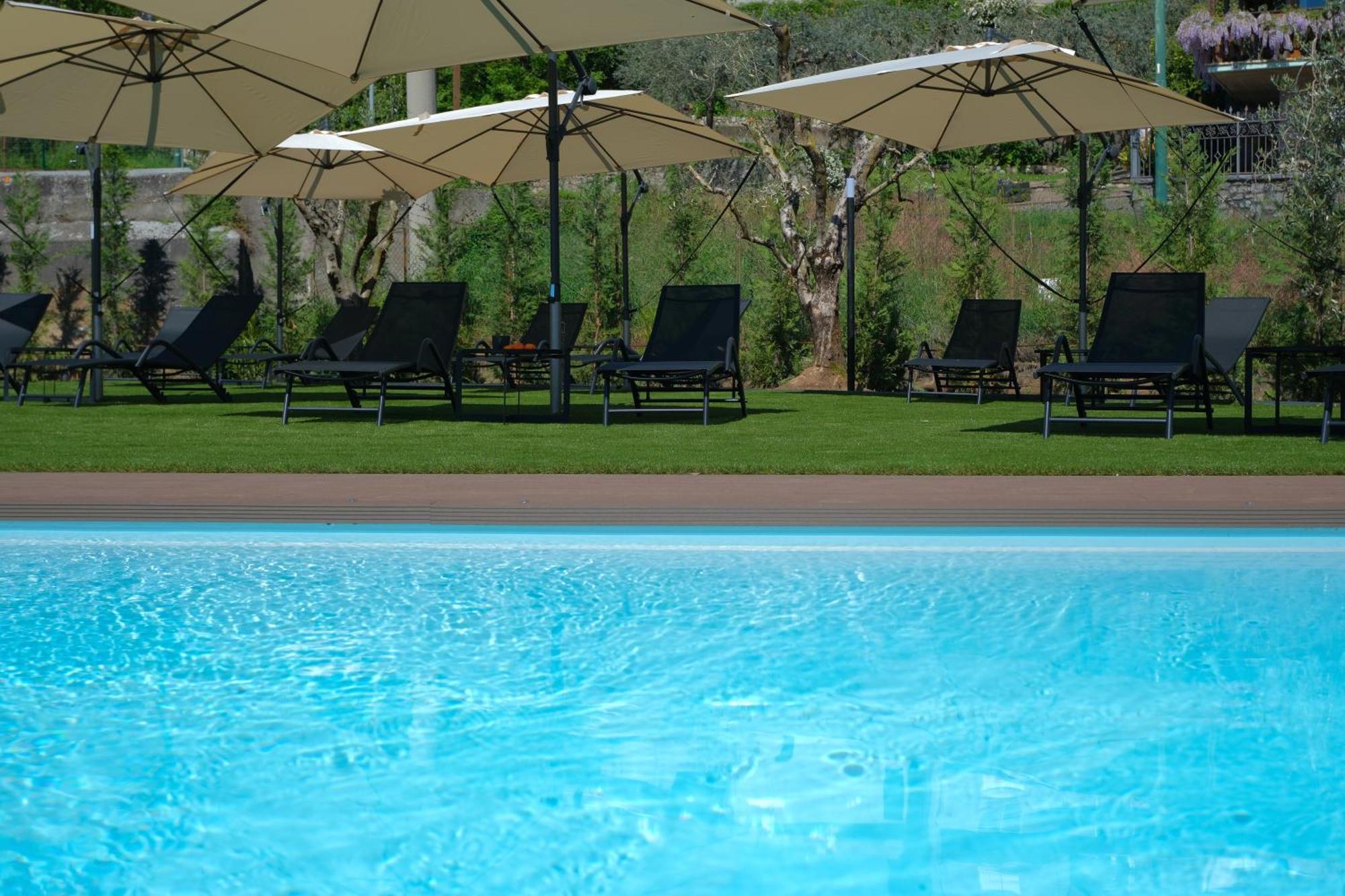 Costa Blu - Terrace Overlooking The Lake & Pool Riva di Solto Exterior foto